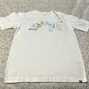 mens ascend size medium shirt nwt